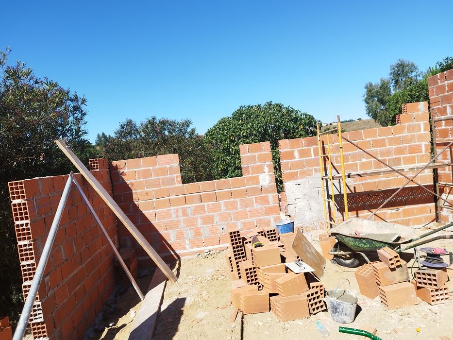 Construção e remodelação em toda área da construção.