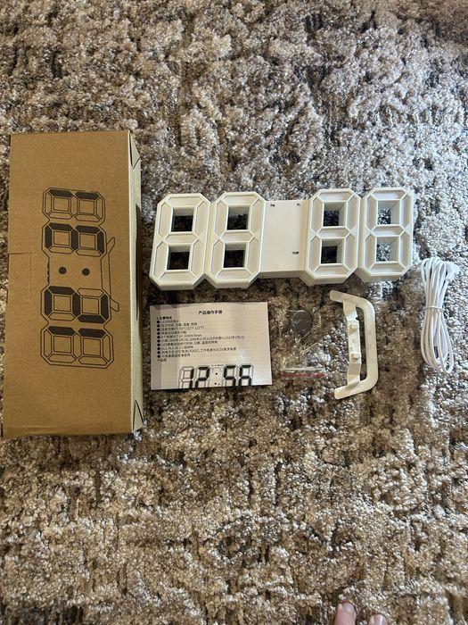 Електронний годинник  з LED освітленням