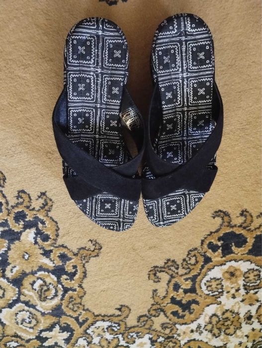 Продам босоножки.