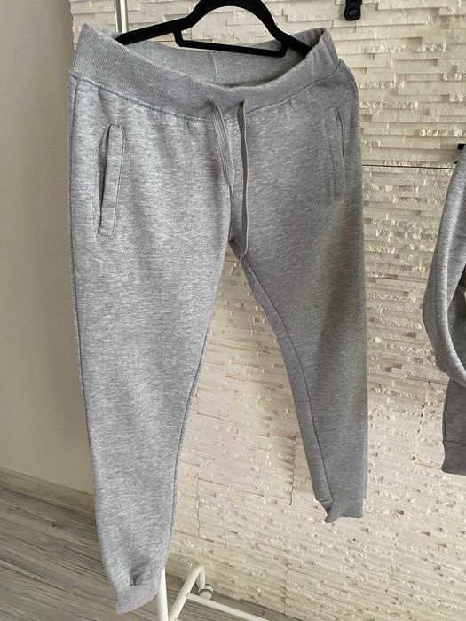 Miesisty nowy dres set szary melanż z dziewczynką aplikacja Basic