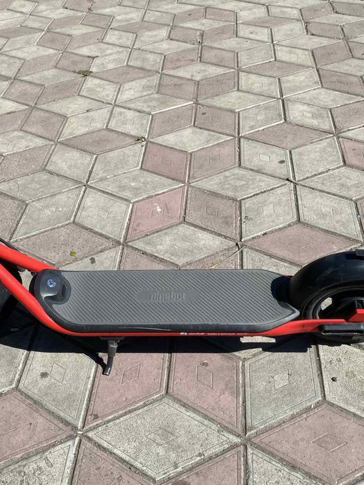 Электросамокат в хорошем состоянии