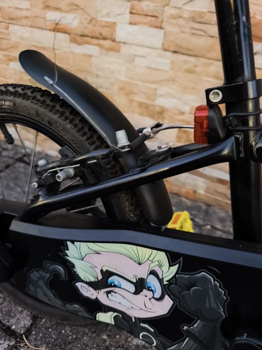 Bicicleta infantil BTwin Dark Hero 500 de16 polegadas (como Nova)