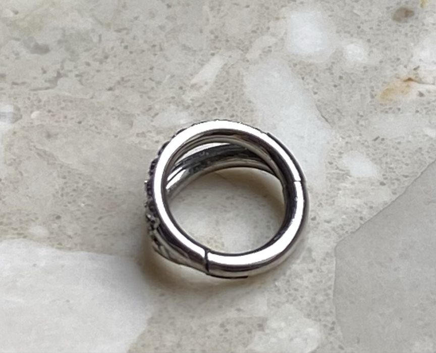 Unisex kolczyk 6 mm piercing 16 G podwójne kółko segment Tytan