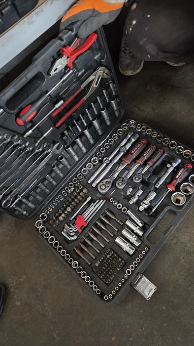 Набор инструмента INTERTOOL ET-8233