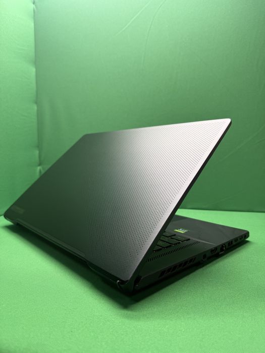 Asus ROG Zephyrus M16 / i5-12500H / RTX 3070 Ti / 24GB / 1TB SSD / 165