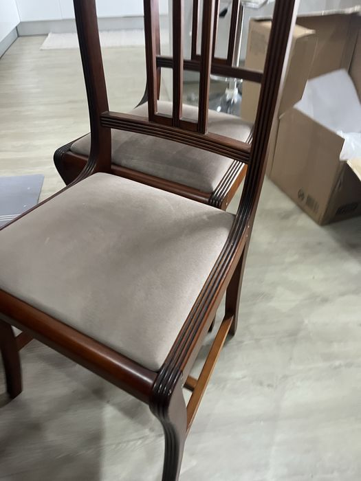 Cadeiras em cerejeira