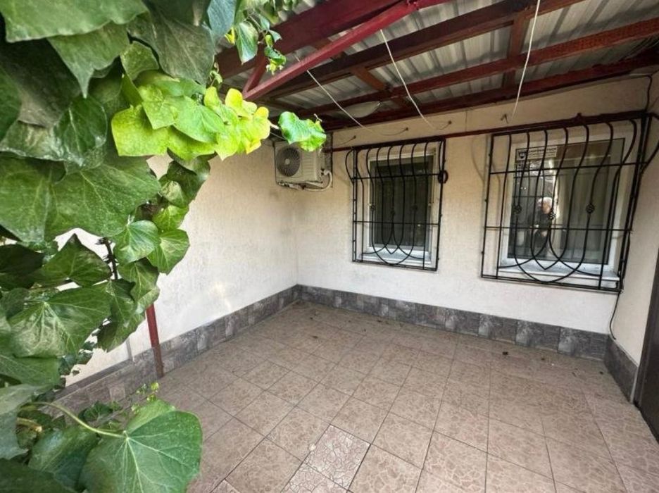 Одна кімната в оренду в центрі (тільки для дівчат)