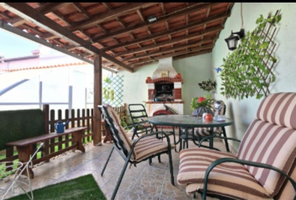 Moradia Isolada com piscina