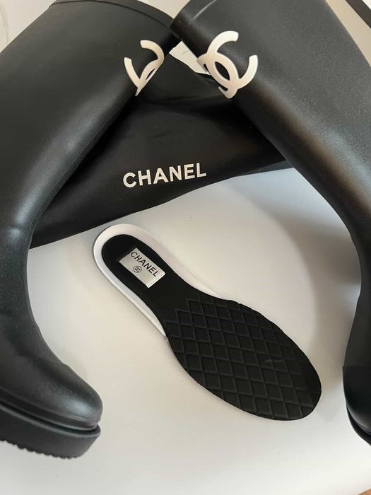 Резинові чоботи від Chanel