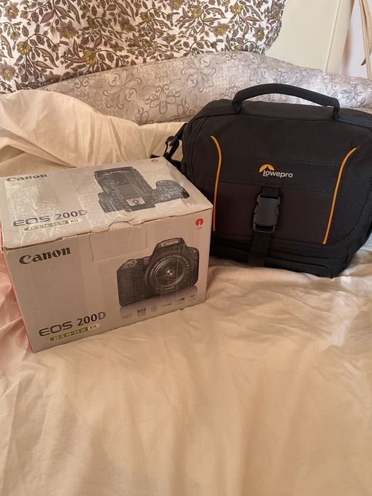 Canon 200D + Lente 18-55mm + Mala e acessórios| Segunda mão