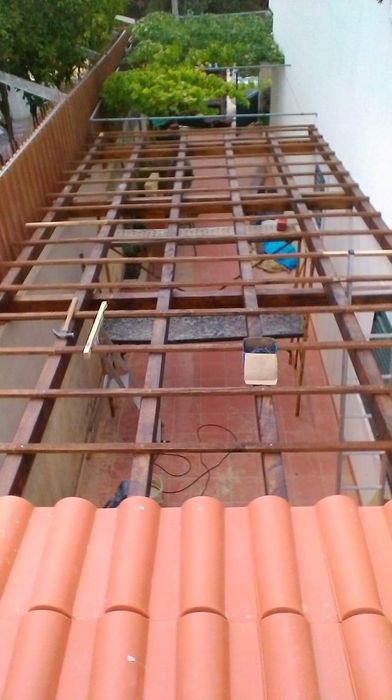 Telheiro em madeira.