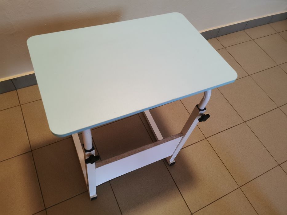 Stolik do laptopa