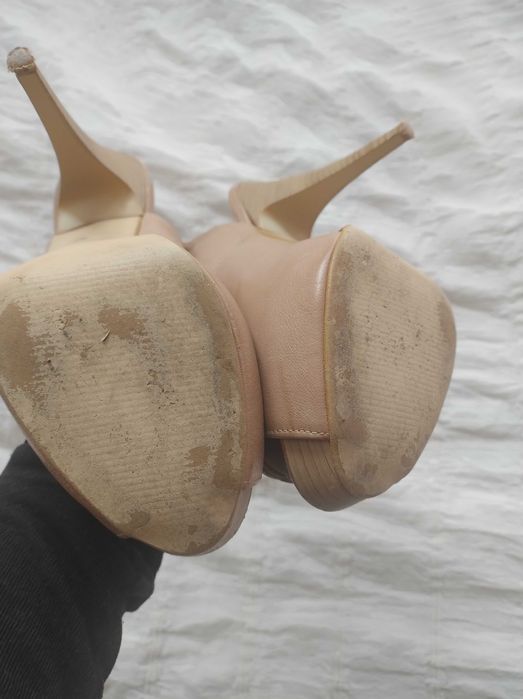 Szpilki na platformie