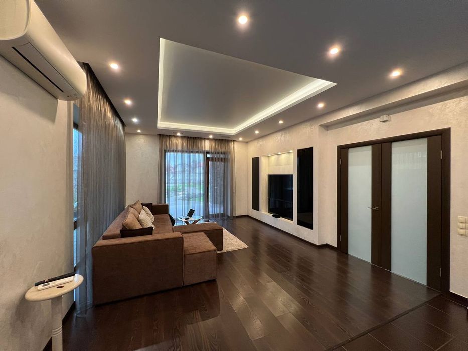 Продаётся современный капитальный дом в начале Обуховки лес река