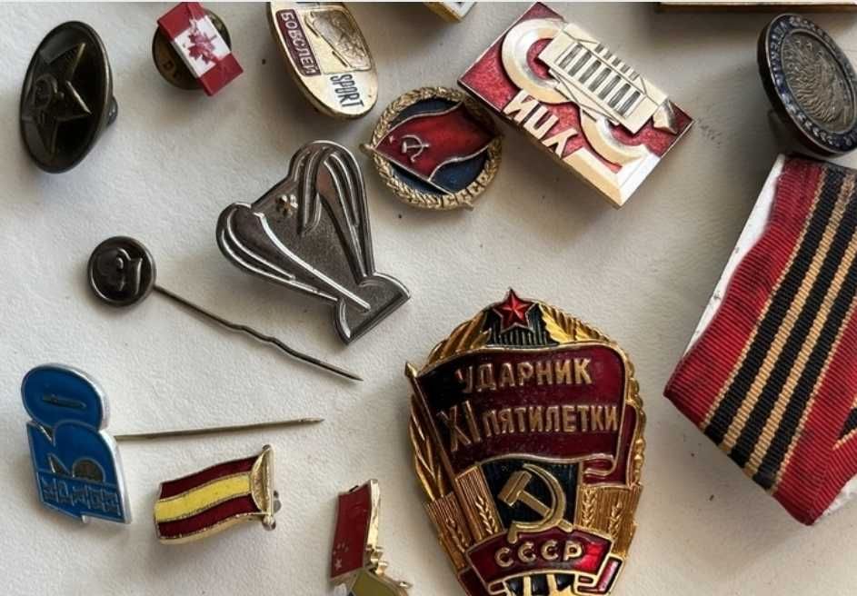 Значки різні продам