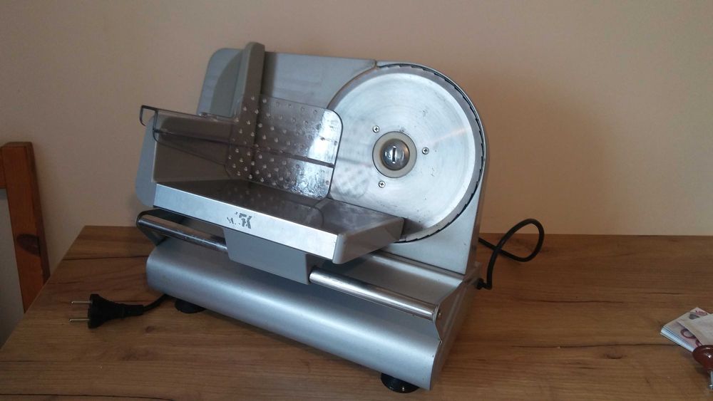 KRAJALNICA DO PIECZYWA WĘDLIN SERÓW krojenia 100w sprawna stalowa