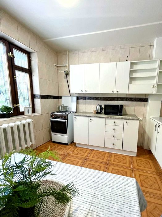 Хостел на первом этаже, метро Левобережная — койко-место 1500 грн/мес.