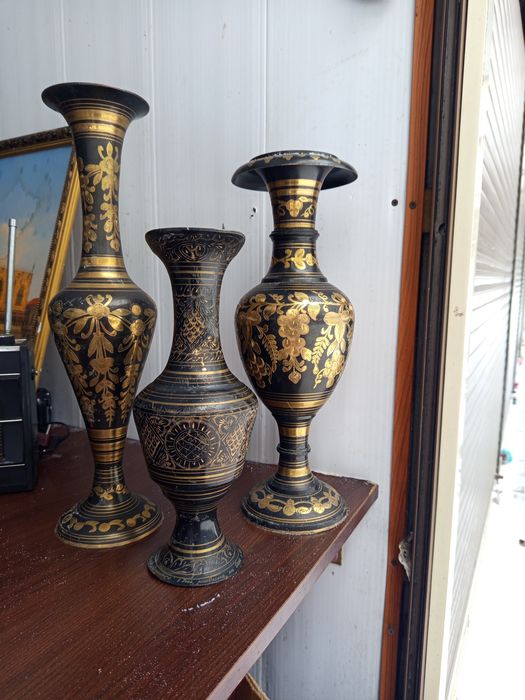 Две латунные вазы +кувшин