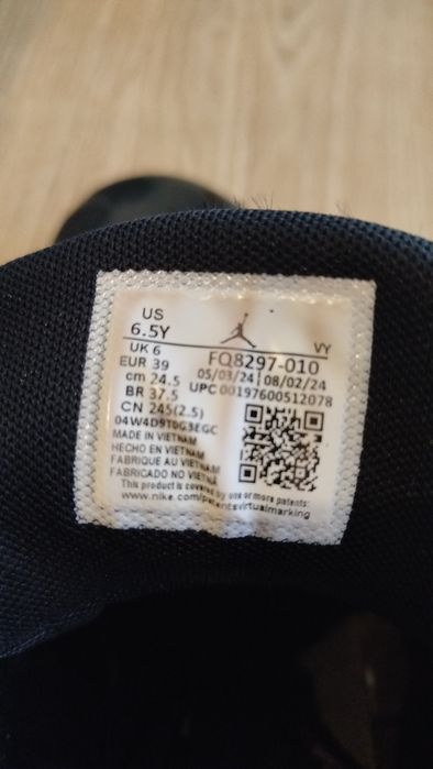 Sapatilhas Jordan max aura 6
