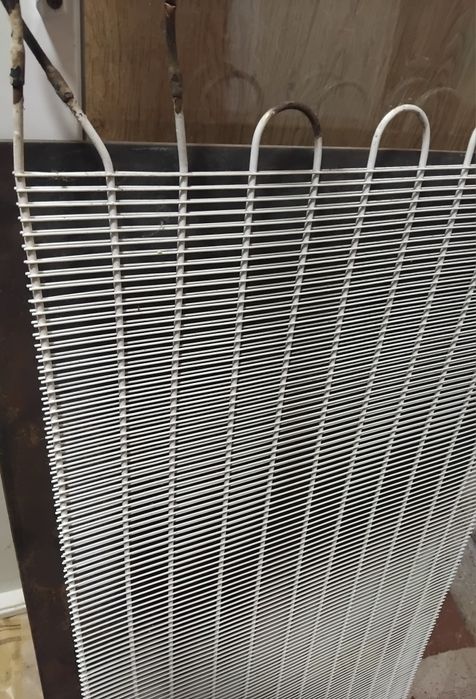 Продам решётку холодильника 214-6  EXQWISIT.