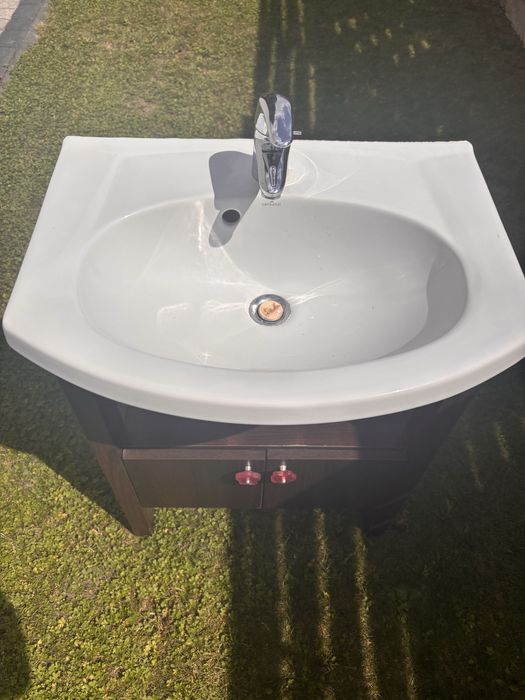 Szafka umywalka bateria umywalkowa