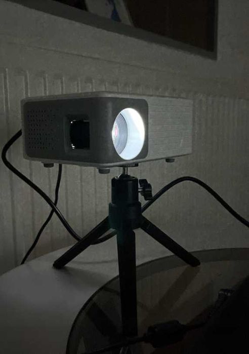 mini PROJEKTOR do 120 cali HDMI usb av z głośnikiem + statyw