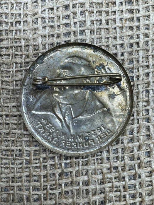 odznaka 1933 WHW 1934 A. Hitler original ww2 wh