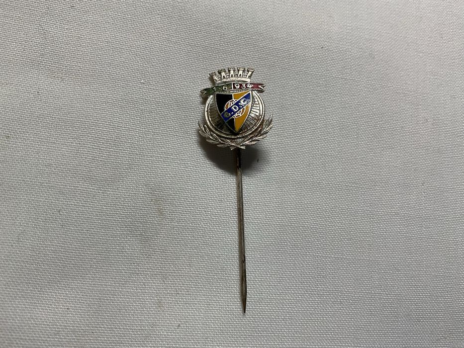 Pin do Grupo Desportivo do Castelo com estojo