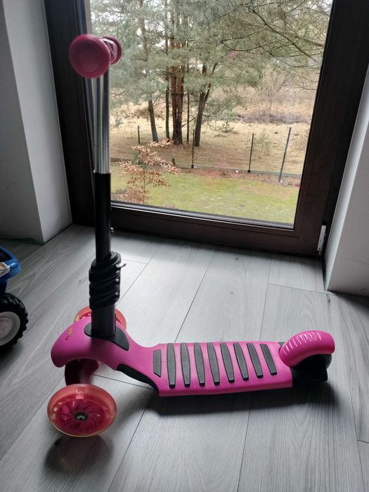 Hulajnoga trzykołowa