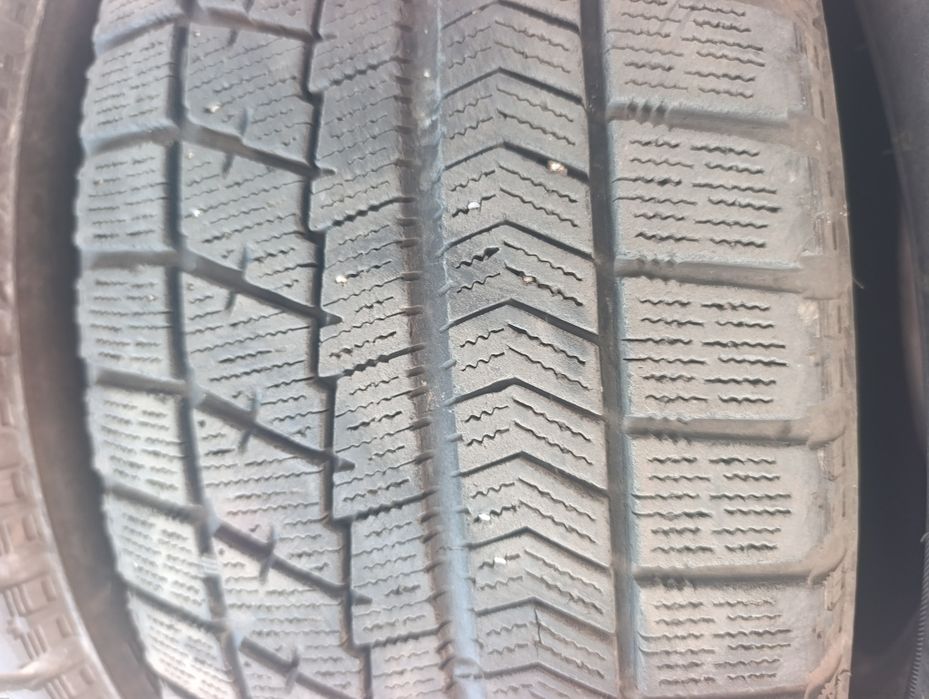 Зимові шини 205/60 r16