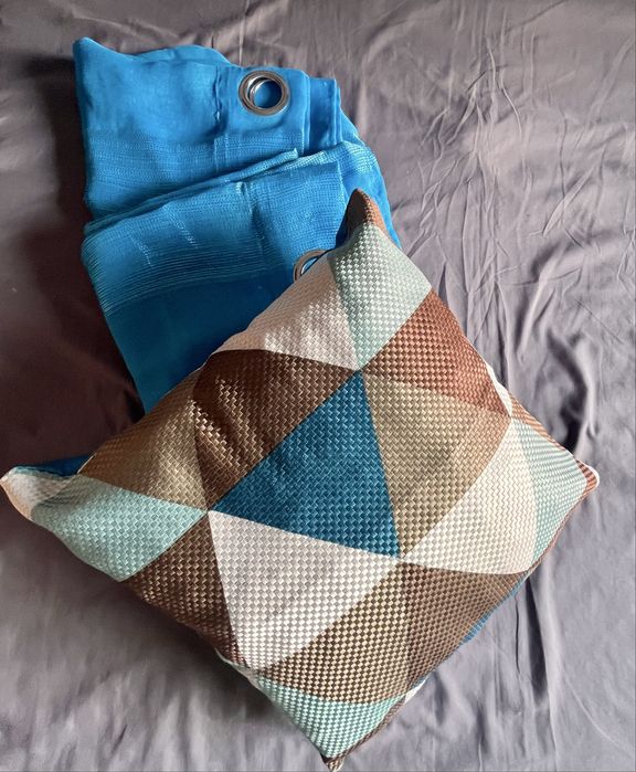 2 Cortinados + 2 Almofadas (€4/cada)