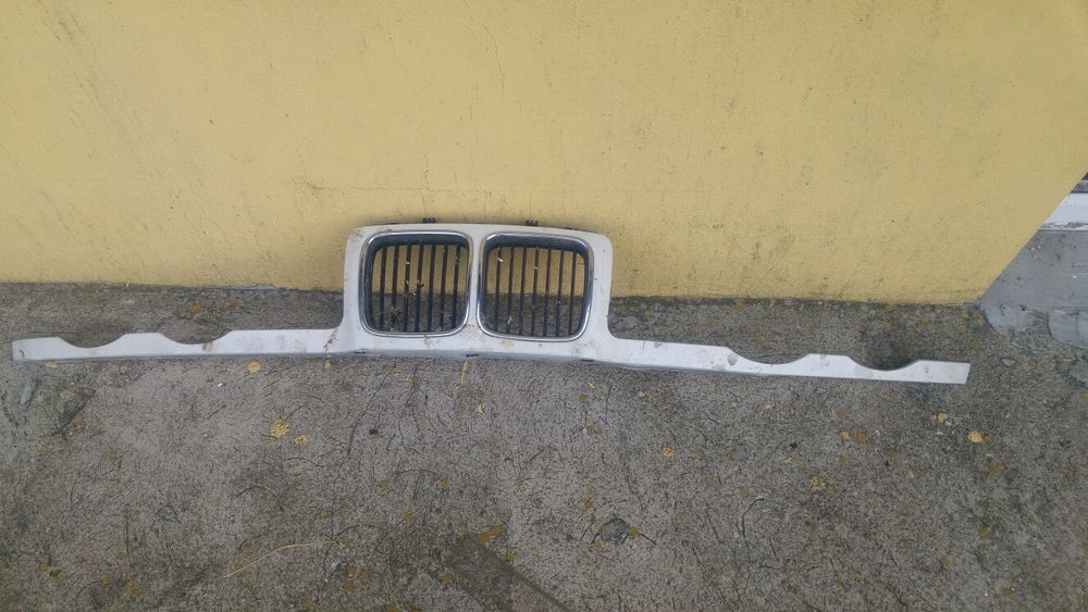 BMW E34 atrapa nerki