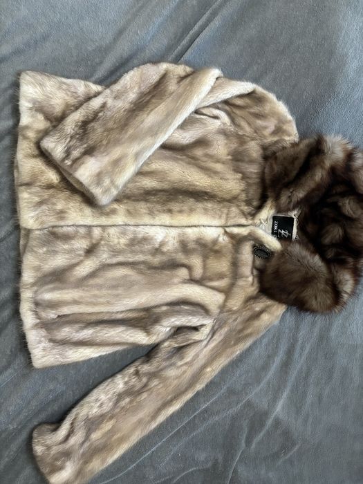 Шуба норкова з капюшоном соболь