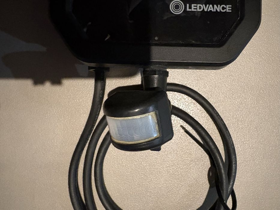 Naświetlacz LED z czujnikiem ruchu.