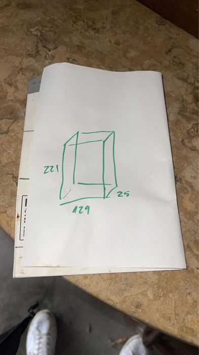 Móvel em madeira maciça – aparador para garrafas