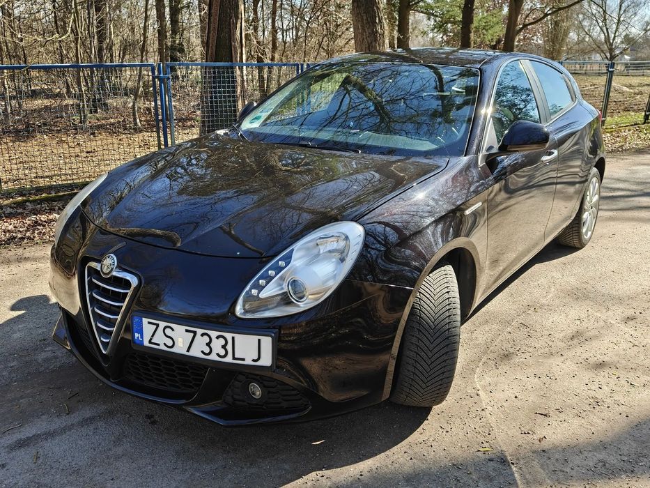 Alfa Romeo Giulietta Sprzedam Alfa Romeo Giulietta, piękna w bardzo dobrym stanie.