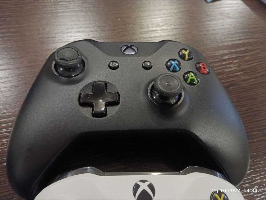 Продам Xbox One S All Digital, 1 Tb с аккаунтом