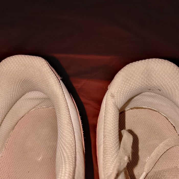 Кросовки   NIKE   42 р  , бiлi