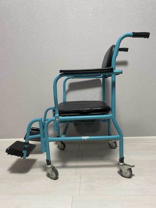 Санітарне крісло-туалет