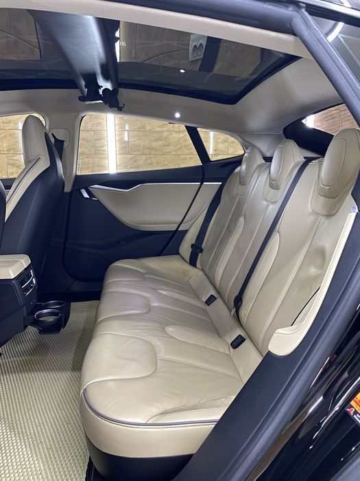 Tesla S 2014г  супер состояние