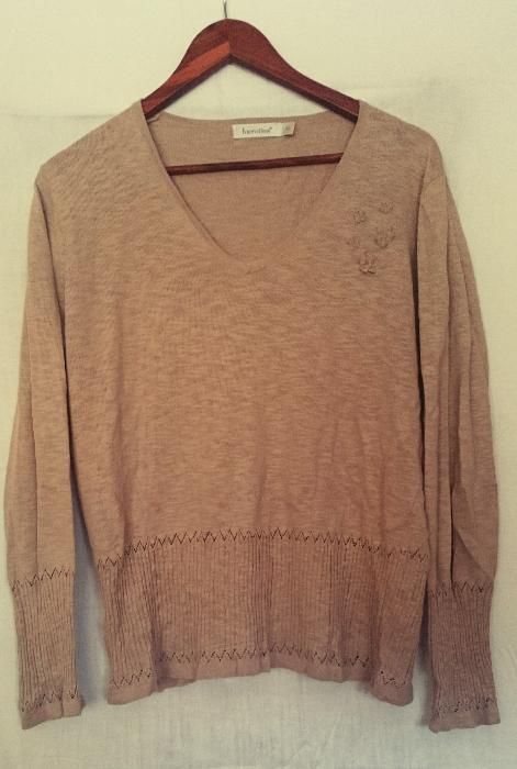 Sweter z haftem