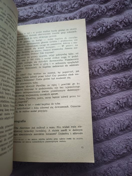 Samotny biały żagiel