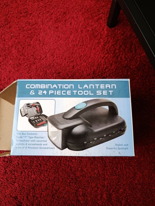 Kit de ferramentas e lanterna