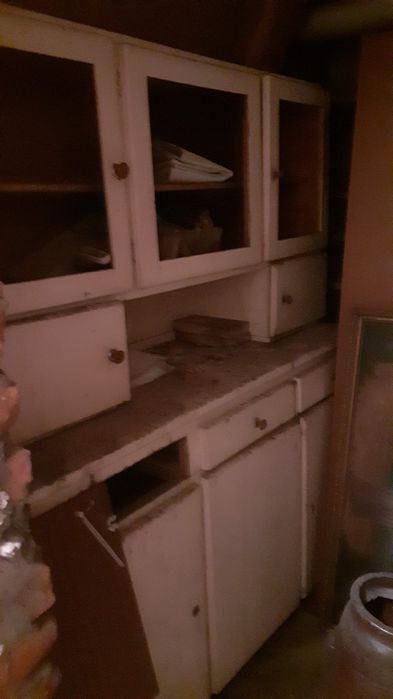 Kredens z czasów PRL