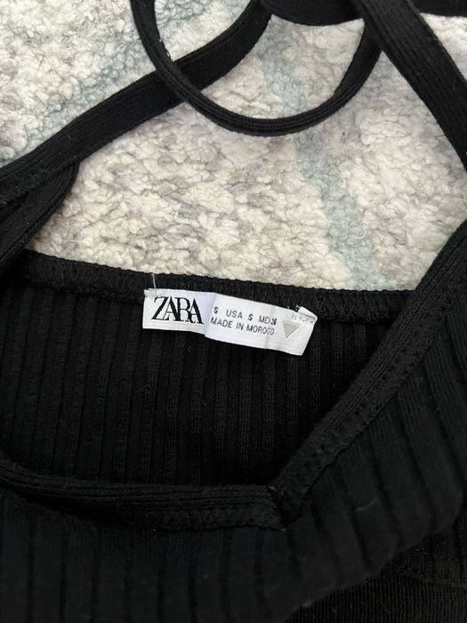 Czarny klasyczny prążkowany crop top Zara rozmiar S
