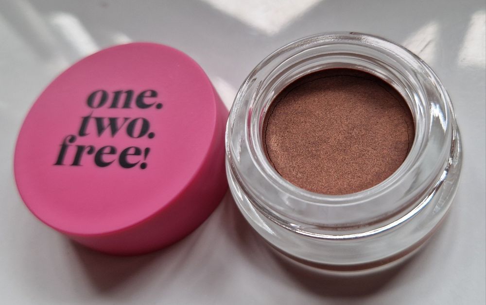 Rozświetlający balsam Bronzy od one.two.free! Nr 02 hihglighting balm