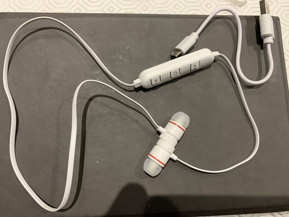 [vacate] White Sports Bluetooth Earphones64551757606403120