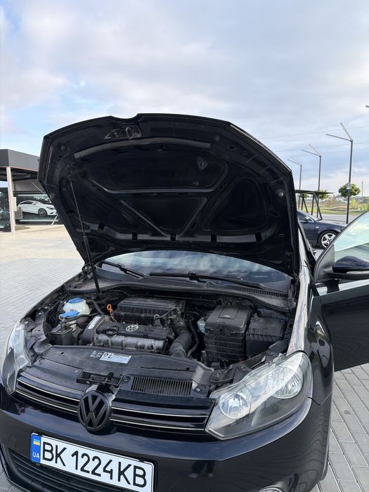 Volkswagen Golf 2010 бензин 1.4