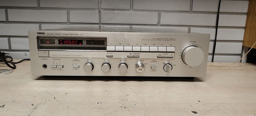 Amplituner Yamaha R-3. Stereo
