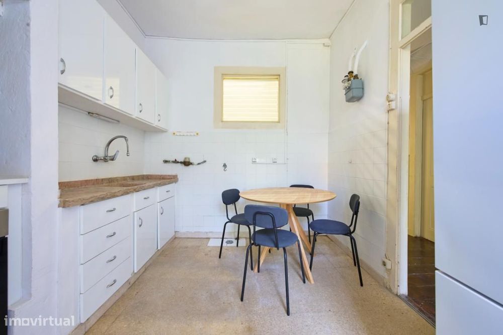 Quarto - localizado em São Bento Lisbon